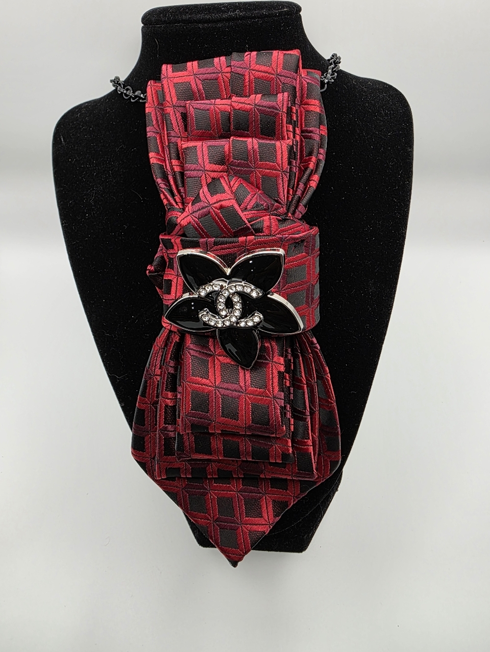 Tie Necklace | Red Print